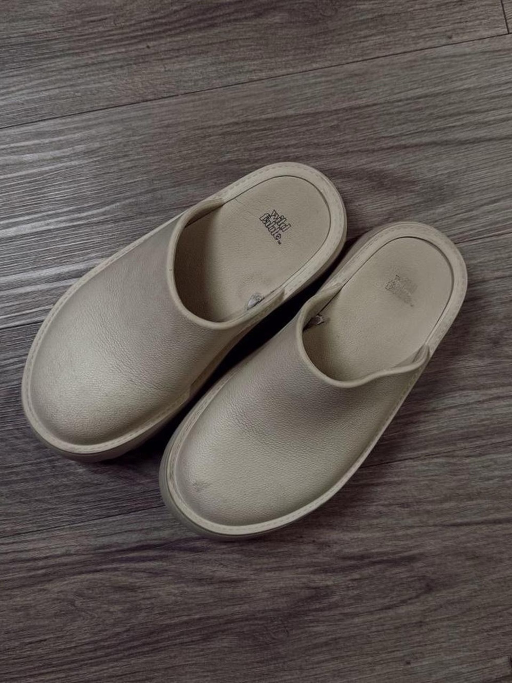 Urban Outfitters Cream Platform Clog Mules - Picture 2 of 5